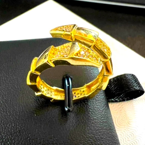 Real 18K Saudi Gold Ring Size 6.5 - Picture 1 of 1